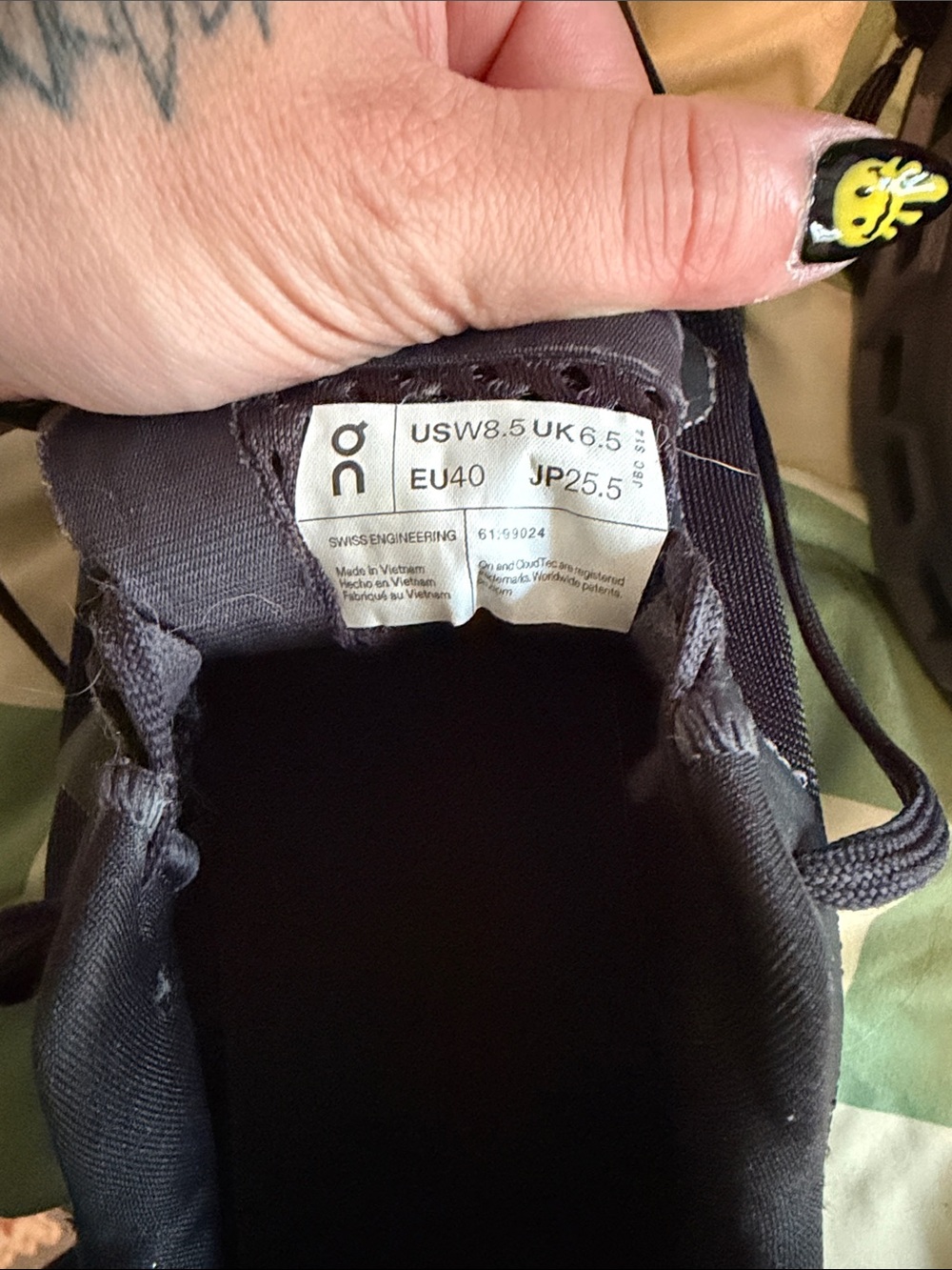 On cloud black sneakers - Picture 4 of 4
